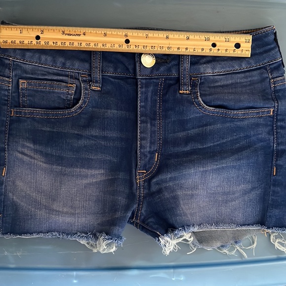 AE Cut-off Jean Shorts Size 4 - Picture 6 of 6